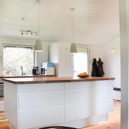 Gorgeous In With Kitchen Holiday home