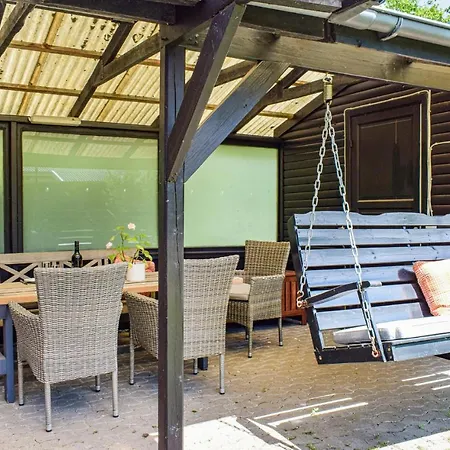 Gorgeous In With Kitchen Holiday home